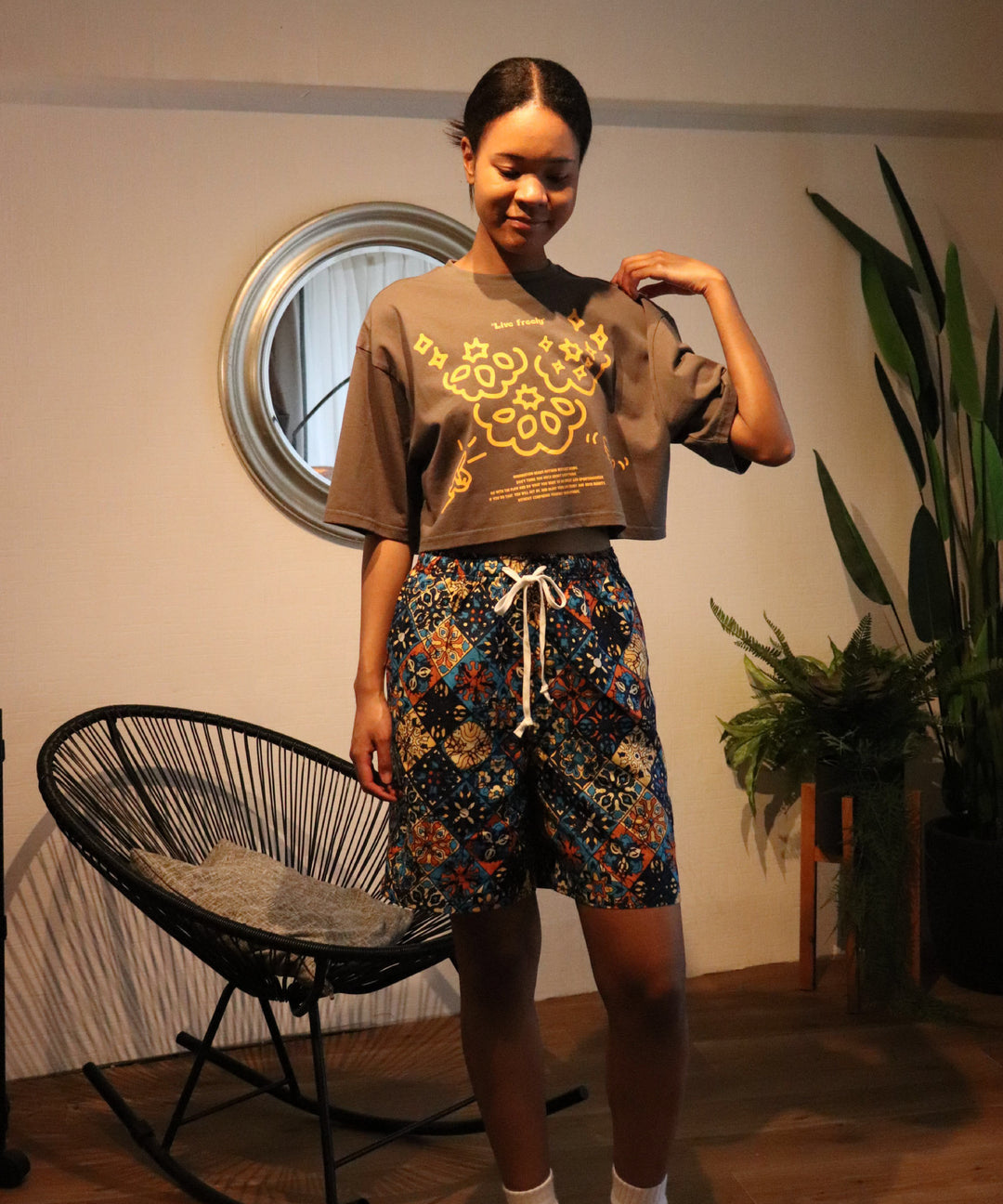 message illustration short T-shirt