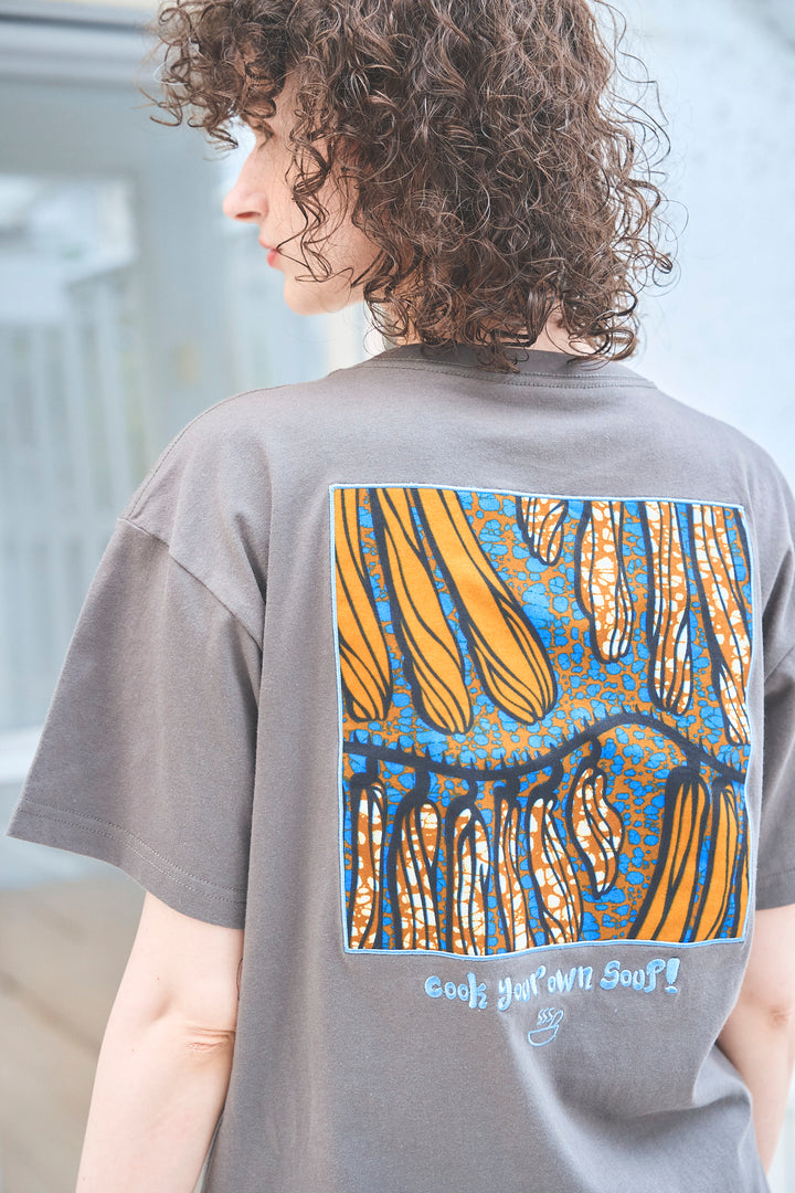 SOUPバックパッチ刺繍T-shirt