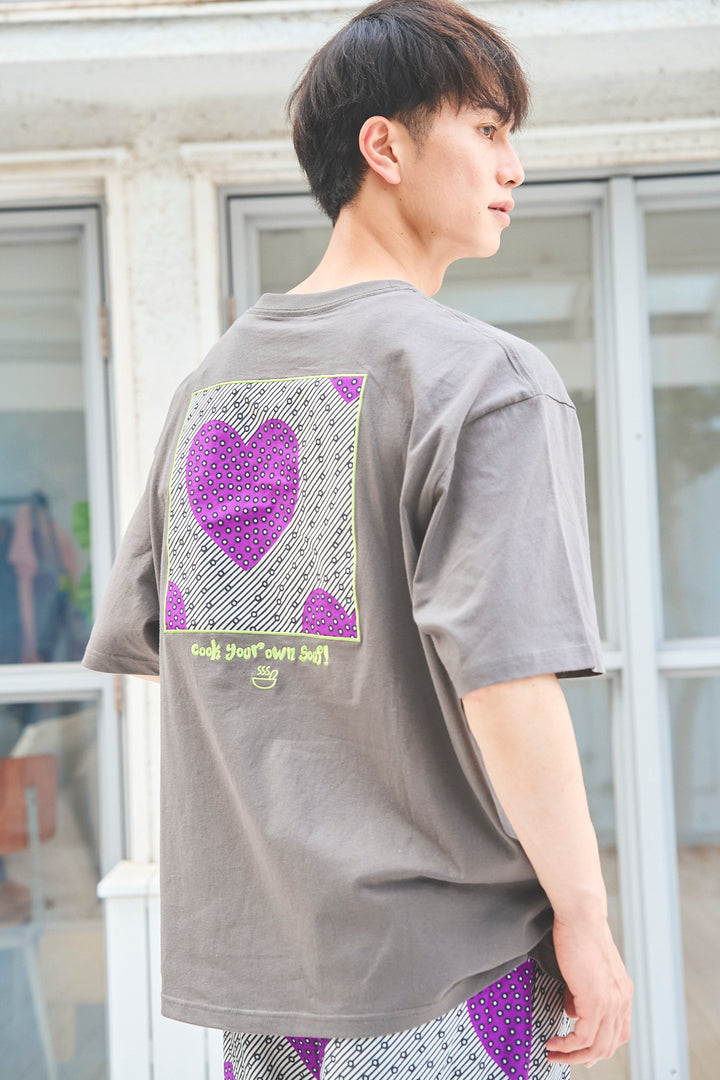 SOUPバックパッチ刺繍T-shirt