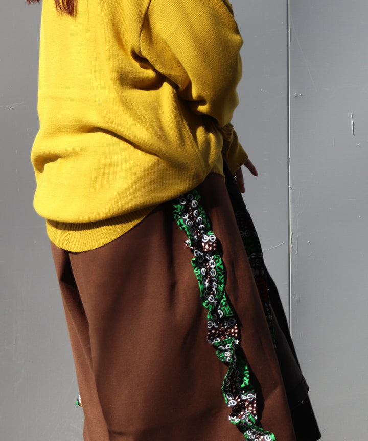 SIDE FRILL MIDDLE PANTS