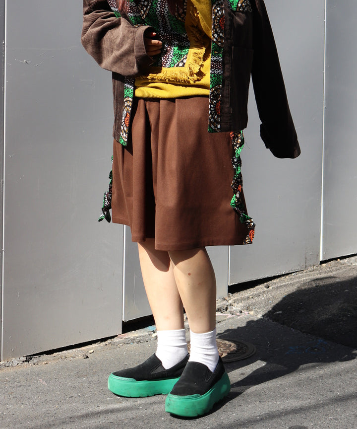 SIDE FRILL MIDDLE PANTS