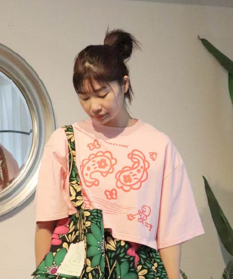 message illustration short T-shirt