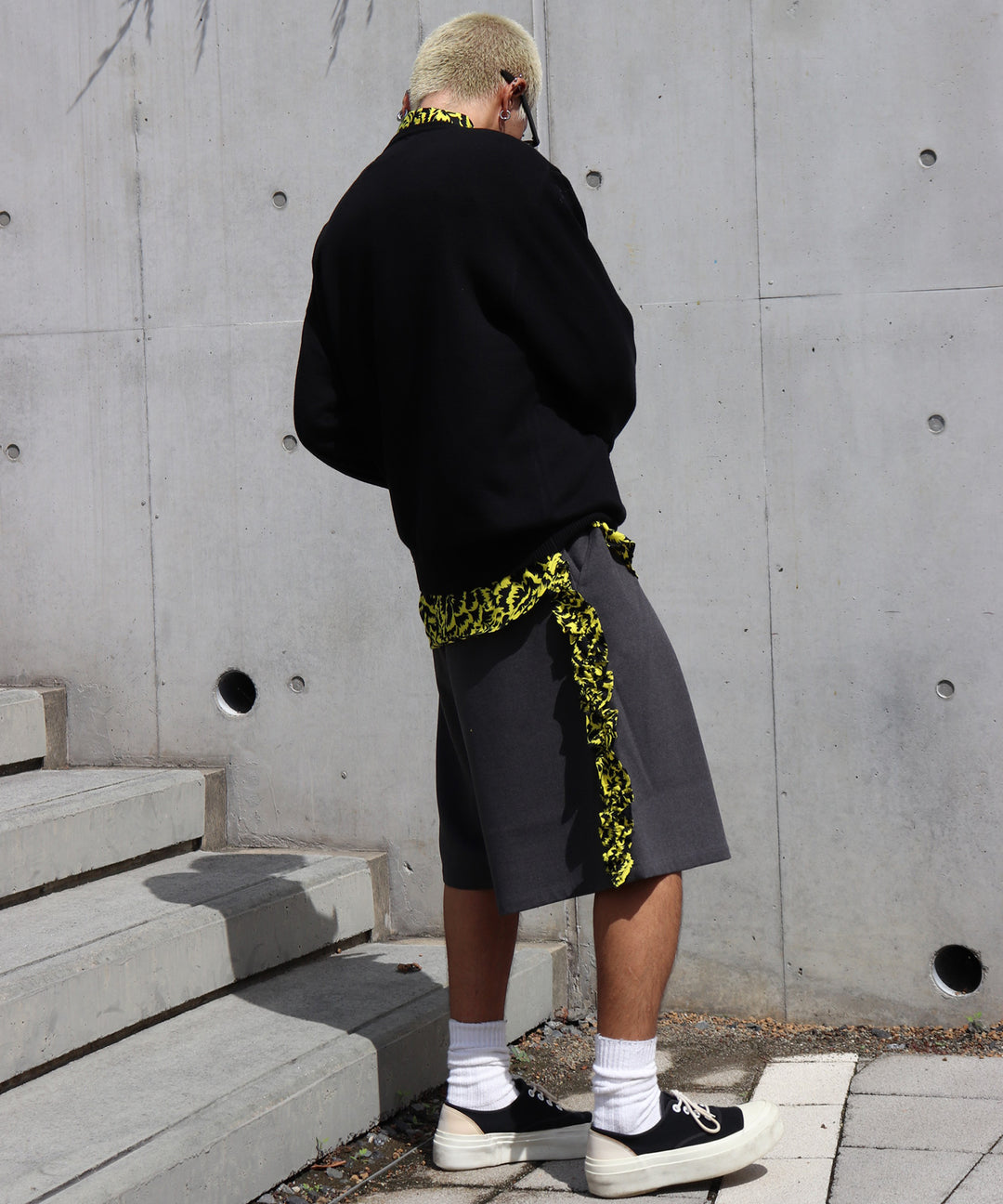 SIDE FRILL MIDDLE PANTS