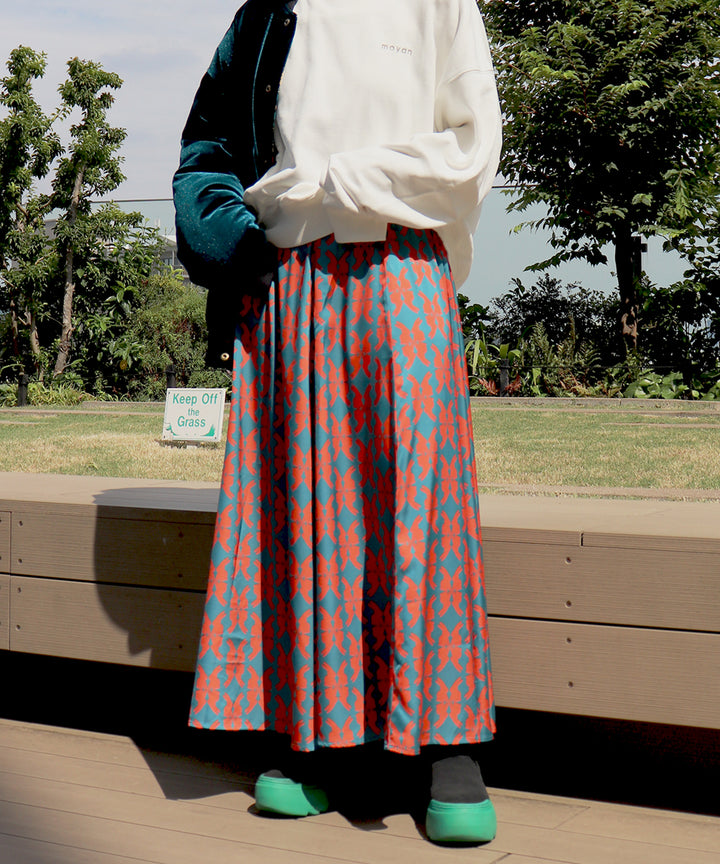 lucky charm print flare skirt(静電気防止機能付き)