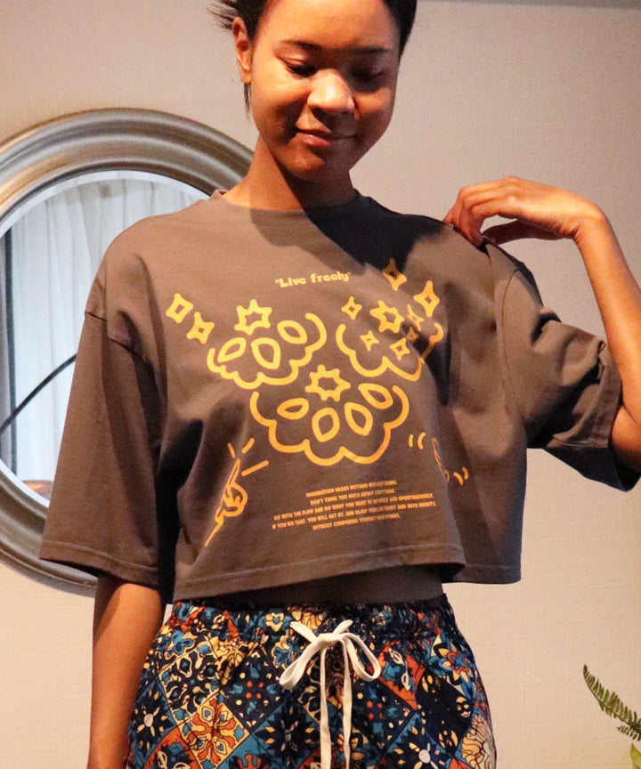 message illustration short T-shirt